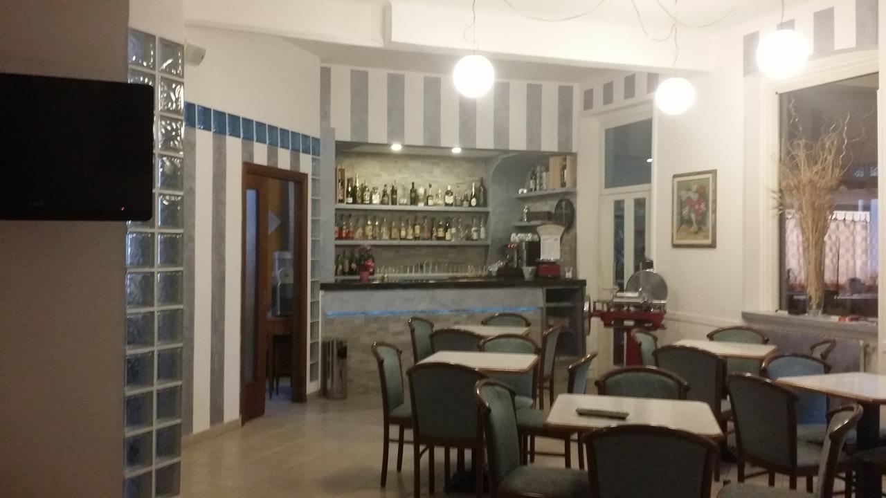 Hotel San Giorgio Аласио Екстериор снимка