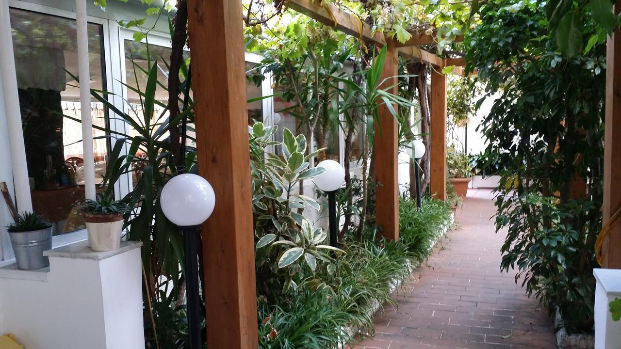 Hotel San Giorgio Аласио Екстериор снимка