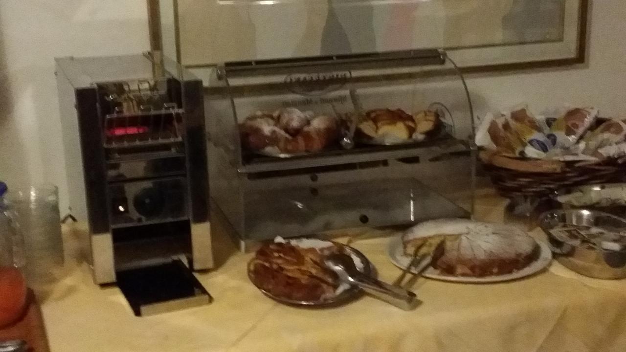 Hotel San Giorgio Аласио Екстериор снимка