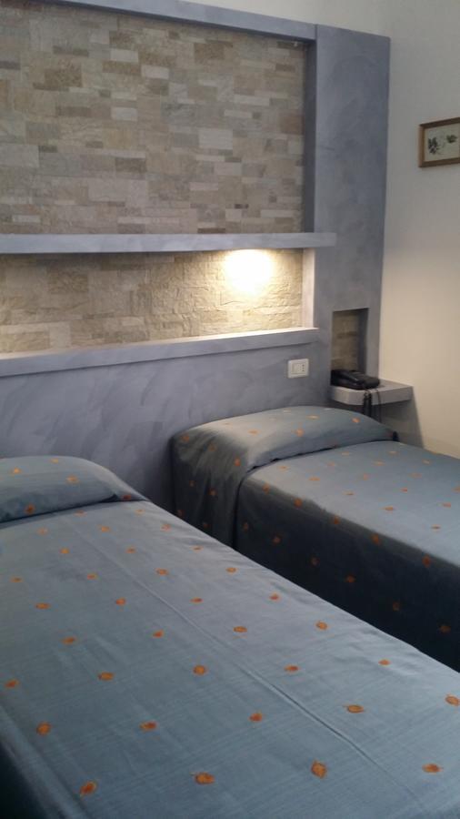 Hotel San Giorgio Аласио Екстериор снимка